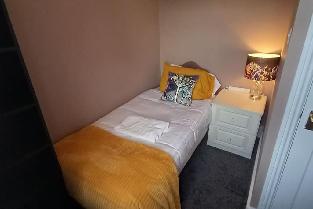 Peaceful Home From Home - Spacious 3 Bedroom House Accommodating 7 - Ideal For Families And Workers Gateshead Buitenkant foto