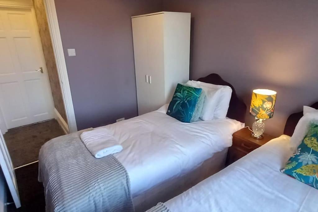 Peaceful Home From Home - Spacious 3 Bedroom House Accommodating 7 - Ideal For Families And Workers Gateshead Buitenkant foto