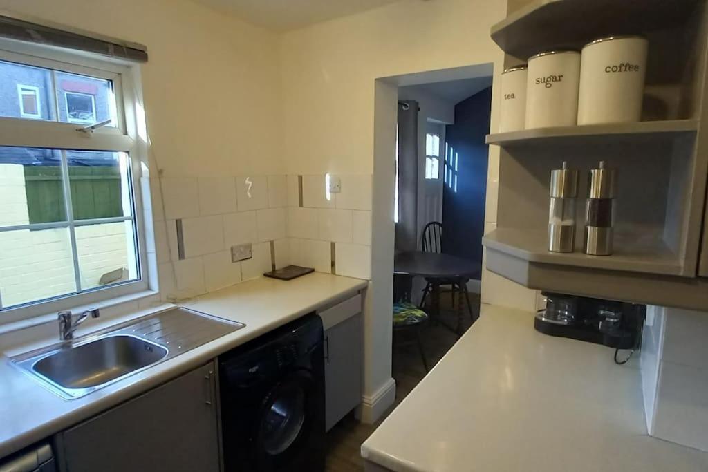 Peaceful Home From Home - Spacious 3 Bedroom House Accommodating 7 - Ideal For Families And Workers Gateshead Buitenkant foto