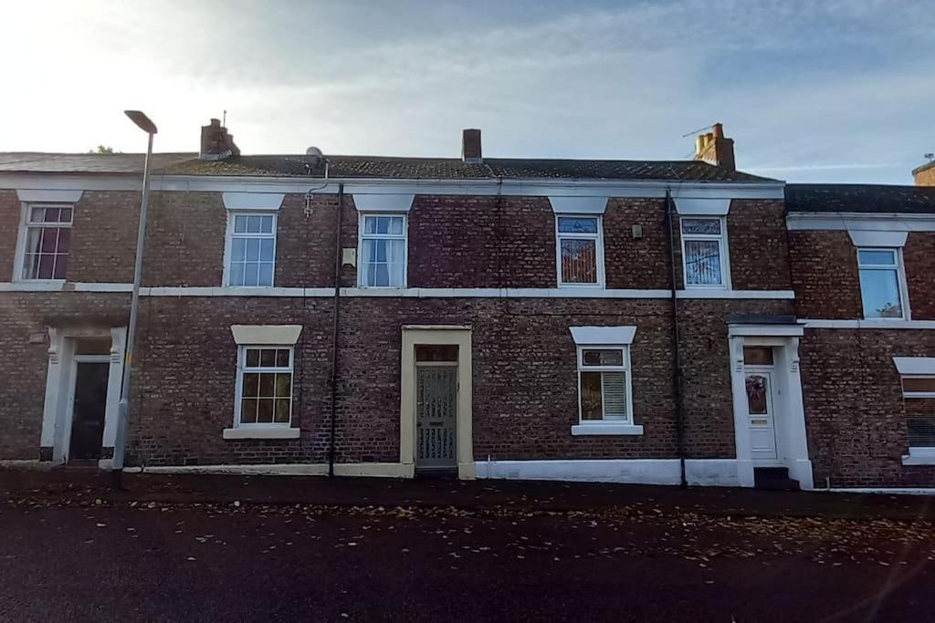 Peaceful Home From Home - Spacious 3 Bedroom House Accommodating 7 - Ideal For Families And Workers Gateshead Buitenkant foto